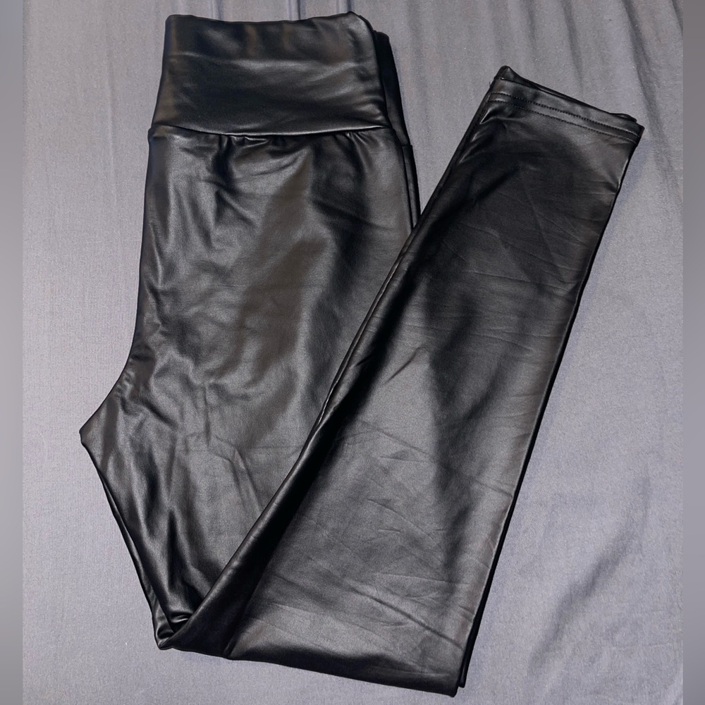 SHEIN NWT faux leather legging! 🖤